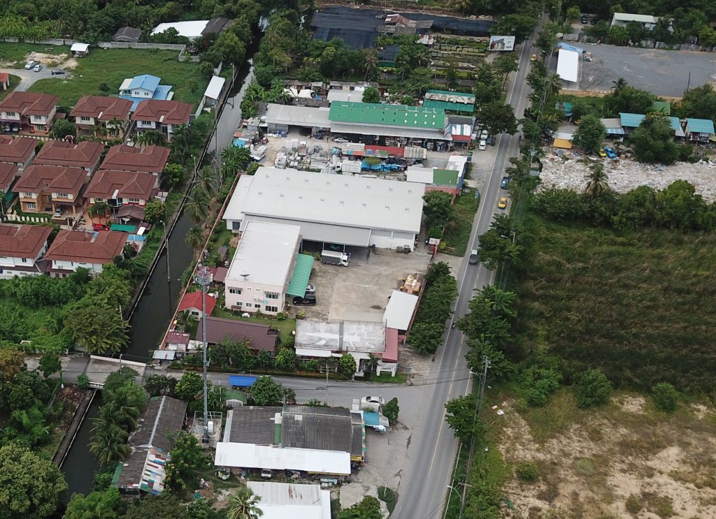 เคมีเกษตรดอทคอม ให้บริการขายปลีก – ส่ง เคมีภัณฑ์ สารป้องกัน และกำจัดศัตรูพืช และอุปกรณ์ทางการเกษตรมากว่า 40 ปี ด้วยประสบการณ์ที่สั่งสมมายาวนานในธุรกิจเคมีเกษตรและจำหน่ายสินค้าหลากหลายยี่ห้อจากผู้ผลิตที่น่าเชื่อถือ จากหลายประเทศทั่วโลก เรามีความมั่นใจในสินค้าและบริการเป็นอย่างยิ่ง ทั้งในเรื่องคุณภาพของสินค้า การบริหารจัดการองค์กร รวมถึงการจัดส่งสินค้าถึงมือลูกค้าที่รวดเร็วและตรงเวลา